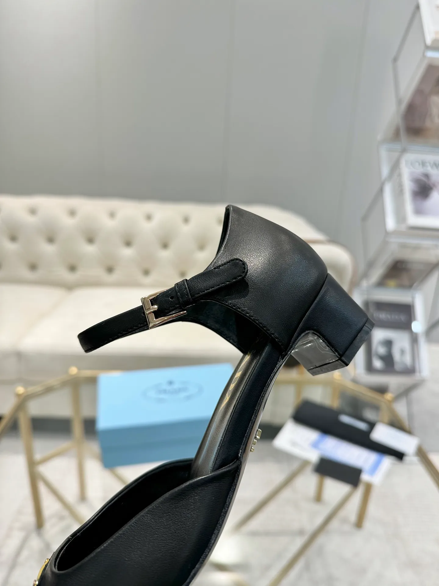 👟👟Ex-factory price 580👟👟 (imitation leather bottom-20) 👈Remove the original board and make a 1:1 replica‼ ️ The highest version of Prada's early spring catwalk hot style 😘The latest spring style Retro Mary Jane series, genuine leather soles, simulated leather soles, a must-have for goddesses, super comfortable on the feet, reducing age 👉The upper is made of imported calfskin, comfortable and small square toe, retro and playful, lining + feet, imported sheepskin lining, breathable and comfortable, private molded buckles (all original logos), size 35M-39M (34 40 41 42 Customized, non-returnable and non-exchangeable)✅